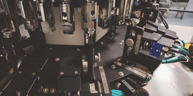 Eine Maschine zur automatischen Inspektion von Ampullen