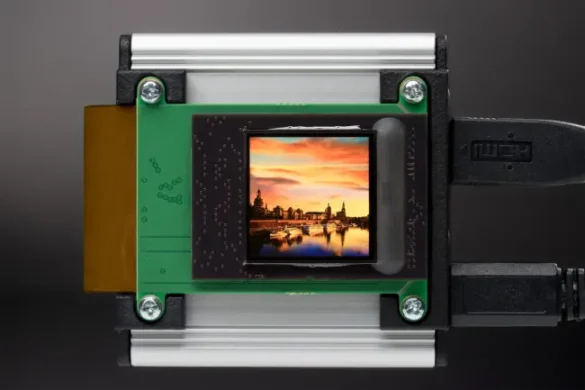 Fraunhofer-IPMS-2K-OLED-microdisplay Mikrodisplay